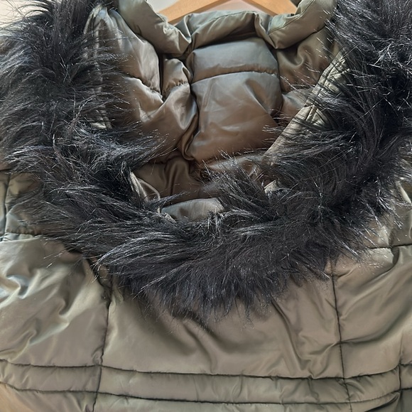 American Eagle Long Puffer Coat, Colour: Olivie, Size: M runs large - Picture 4 of 4